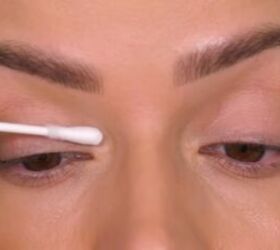 easy undereye makeup tutorial how to stop concealer from creasing, Using cotton bud