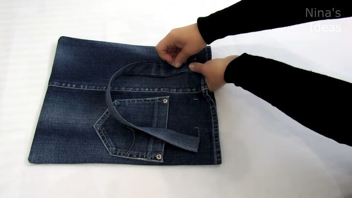 how to diy 2 denim bags from old jeans, Attaching denim strap