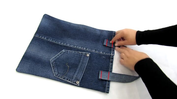 how to diy 2 denim bags from old jeans, Attaching denim strap