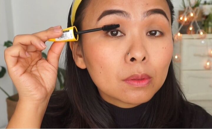 7 super easy mascara hacks for beautiful lashes, Applying mascara