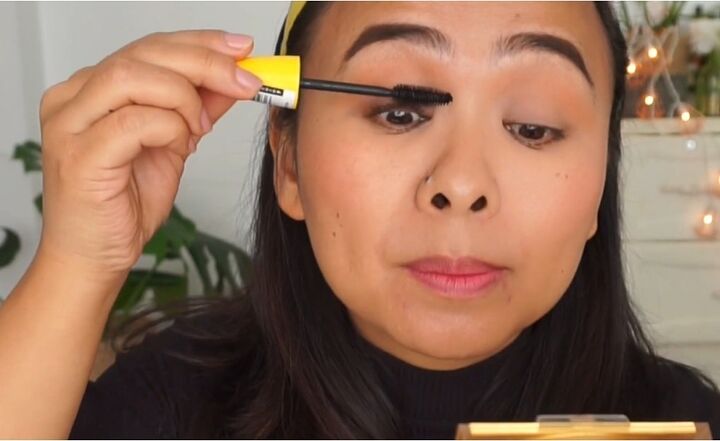 7 super easy mascara hacks for beautiful lashes, Applying mascara