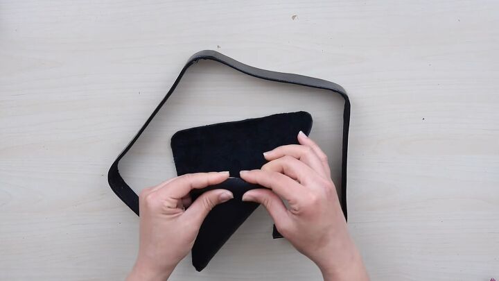 how to diy a unique belt bag, Bending fabric