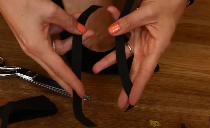 how to diy gucci dupe bow shoes for the holidays, Cutting the elastic