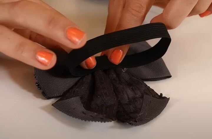 how to diy gucci dupe bow shoes for the holidays, Gluing bow to elastic