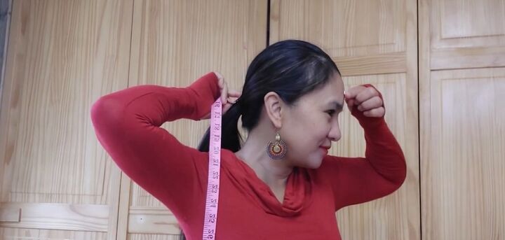 how to diy a super easy head wrap, Taking head measurement