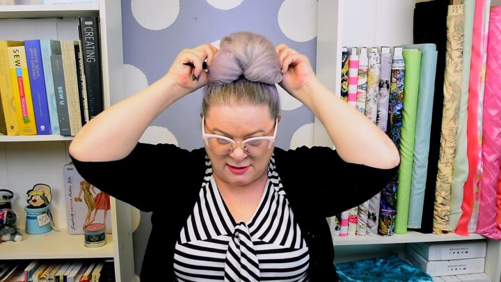 easy vintage headscarf hairstyle tutorial, Spreading hair