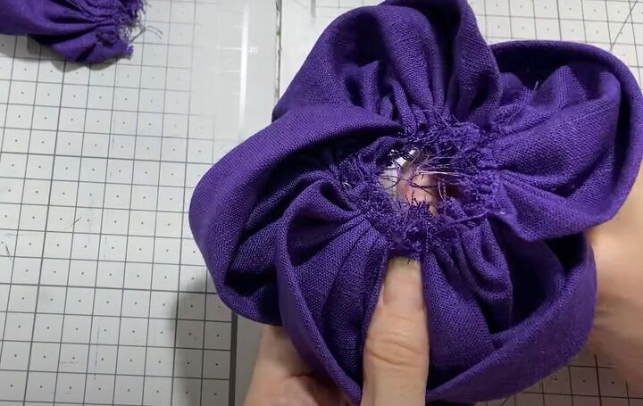 how to make a beautiful poncho with flower details, Making decorative flowers