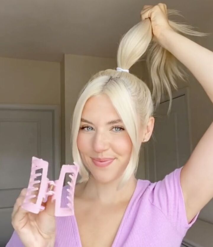 Create the "messy Bun" Look With a Claw Clip | Upstyle