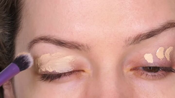 glitter green eye makeup tutorial, Applying eyeshadow base