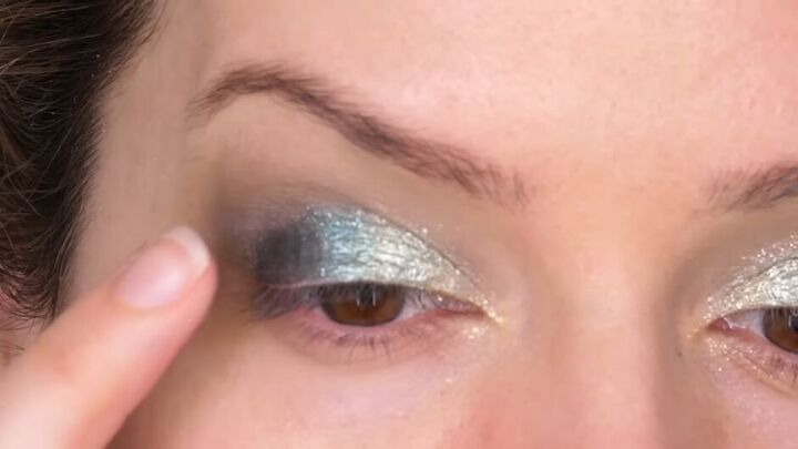 glitter green eye makeup tutorial, Applying eyeshadow