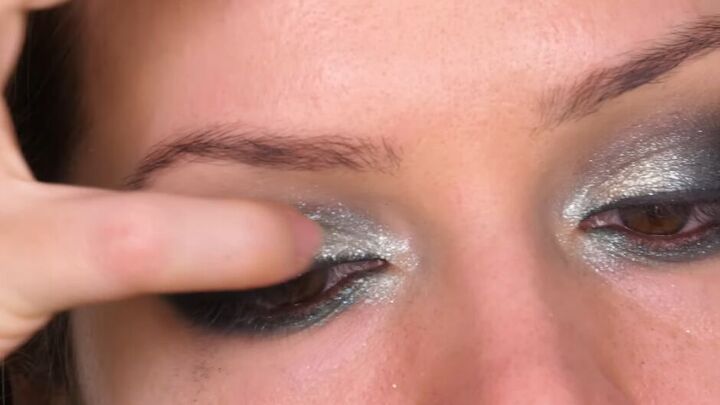 glitter green eye makeup tutorial, Blending eye makeup