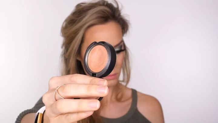 glitter green eye makeup tutorial, Cream color blush
