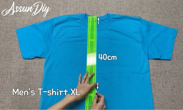 how to cut a t shirt into a cute crop top, Marking the t shirt