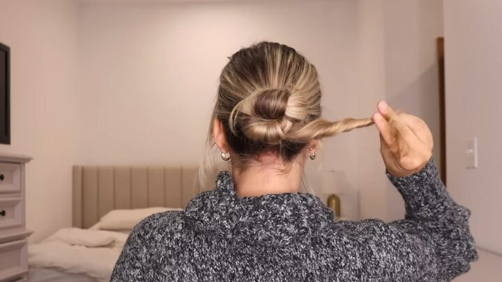 5 super cute and easy low messy bun hairstyles, Low messy bun updo 1