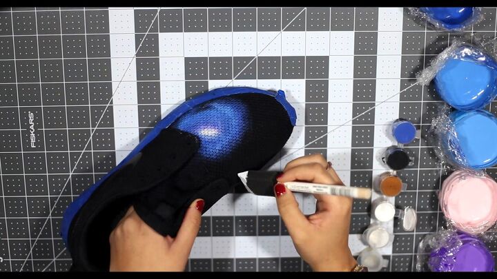 painting tutorial how to diy galaxy sneakers, Creating halo effect