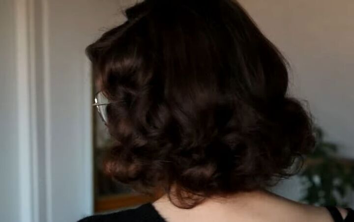 vintage hairstyle tutorial get glam brushed out curls without heat, Brushed out curls hairstyle