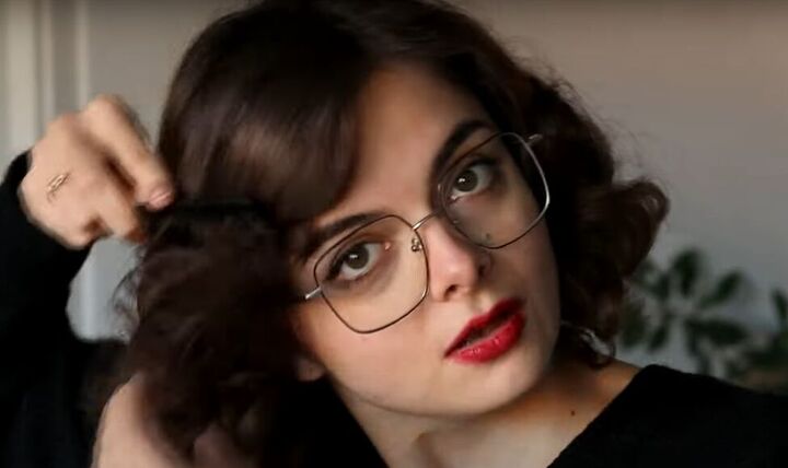 vintage hairstyle tutorial get glam brushed out curls without heat, Brushing curls