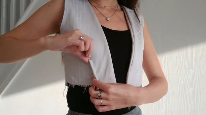 upcycle tutorial make a plunge neckline blouse from old sheets, Pinning in darts