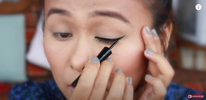 classic and easy black winged eyeliner tutorial, Adding liquid liner