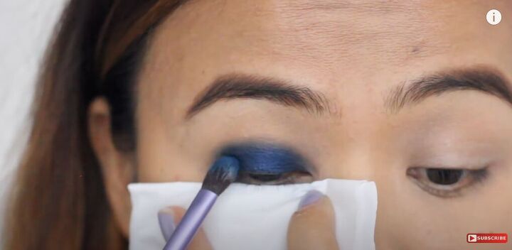 trendy smoky blue eyeshadow tutorial, Applying blue eyeshadow