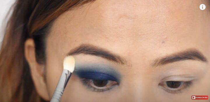 trendy smoky blue eyeshadow tutorial, Blending