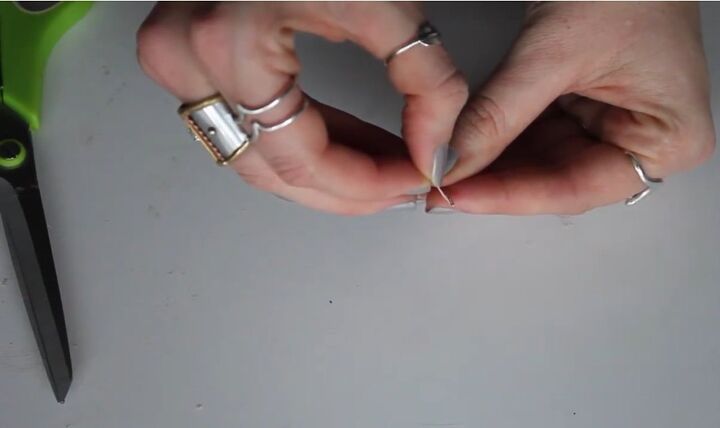 5 minute diy cute and easy ribbon bracelet, Threading the needle