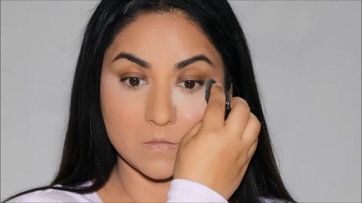 blush hack tutorial how to get airbrushed looking skin, Applying powder