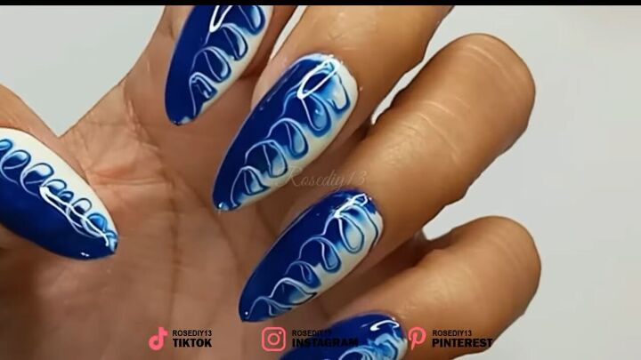 how to diy these trendy and super easy blue swirl nails, Closeup of the swirl nail art
