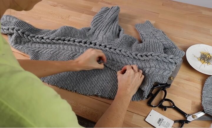 cute and easy ways to upcycle old sweaters, Shredding the bottom
