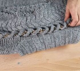cute and easy ways to upcycle old sweaters, Weaving the chain