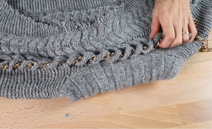 cute and easy ways to upcycle old sweaters, Weaving the chain