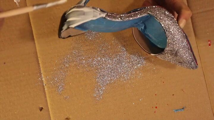 how to diy gorgeous louboutin dupe heels, Adding glitter