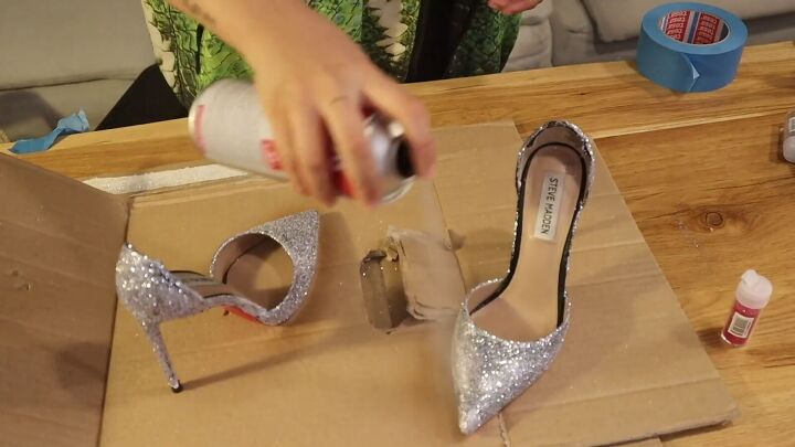 how to diy gorgeous louboutin dupe heels, Spraying Christian Louboutin dupe shoes