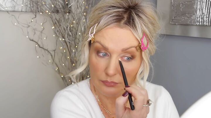 incredible spoon makeup hack tutorial, Highlighting