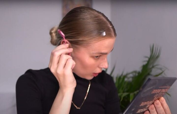 super easy sleek bun hairstyle tutorial, Applying hair mousse