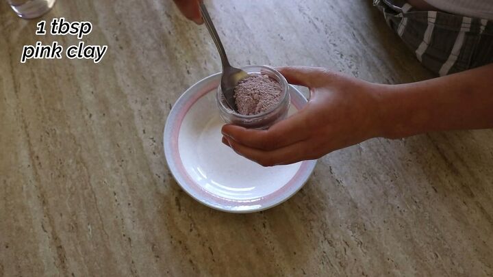 easy 2 ingredient pink clay face mask tutorial, Measuring the pink clay