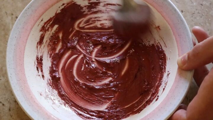 easy 2 ingredient pink clay face mask tutorial, Mixing