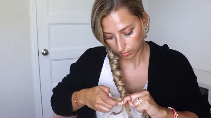 easy side braid fall hairstyle tutorial, Wrapping hair