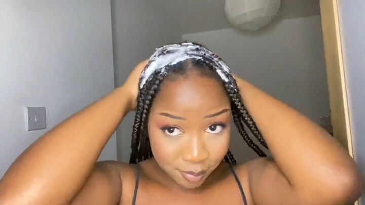 easy long knotless braids with beads tutorial, Applying mousse