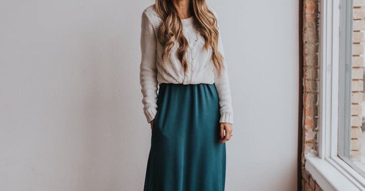 How to Layer A Sweater Over a Dress | Upstyle How to Layer A Sweater Over a Dress | Upstyle