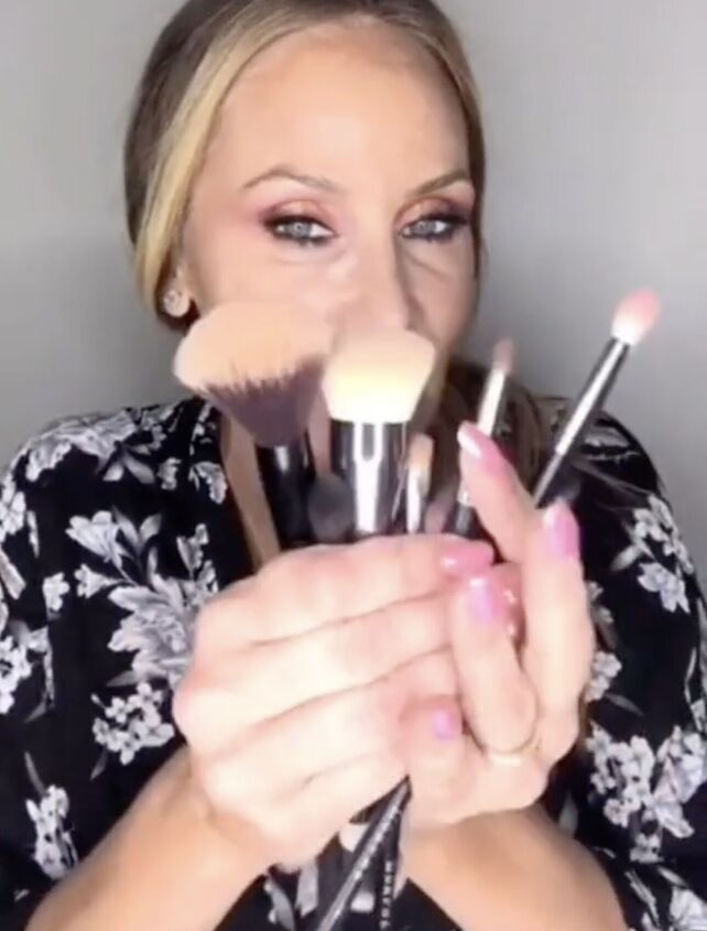 my easy way of cleaning makeup brushes