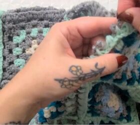 no sew granny square poncho tutorial, Removing yarn