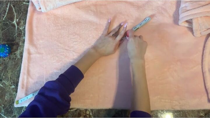 how to diy a fuzzy circle skirt, Marking the length