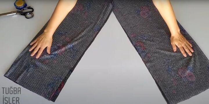 easy palazzo pants pattern step by step sewing tutorial, Pinning the leg seams