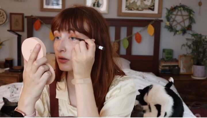 super easy brown and copper makeup tutorial, Adding eyeliner