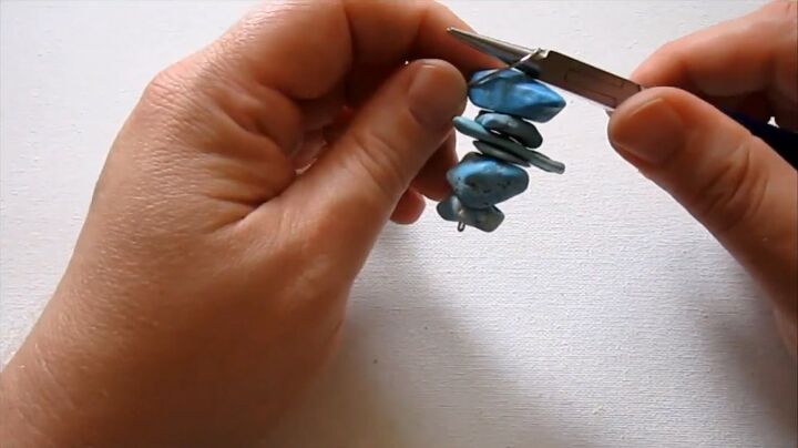 easy jewelry diy how to make a gorgeous gemstone pendant, Making a loop