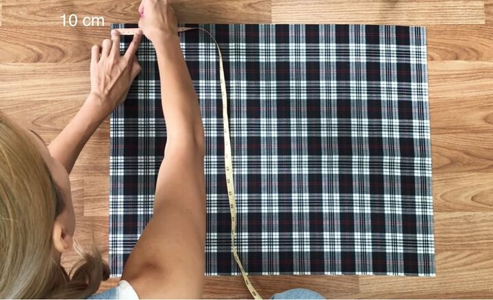 no pattern sewing tutorial diy a gorgeous ruffle hem skirt, Marking the fabric