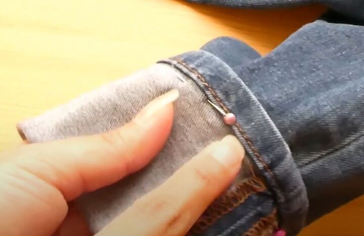 quick and easy tutorial on hemming jeans, Sewing new hem
