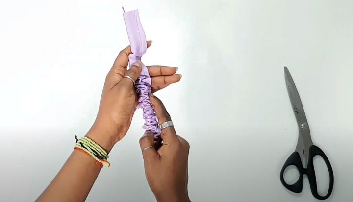 easy sewing tutorial how to diy a scrunchie in 3 different sizes, Inserting elastic