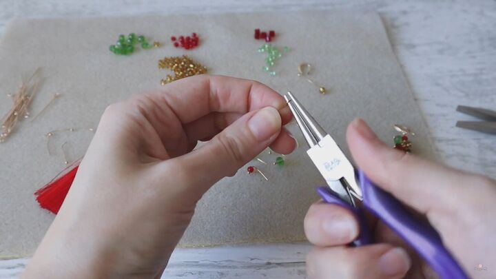 how to create a pair of gorgeous christmas earrings, Creating a loop for each crystal